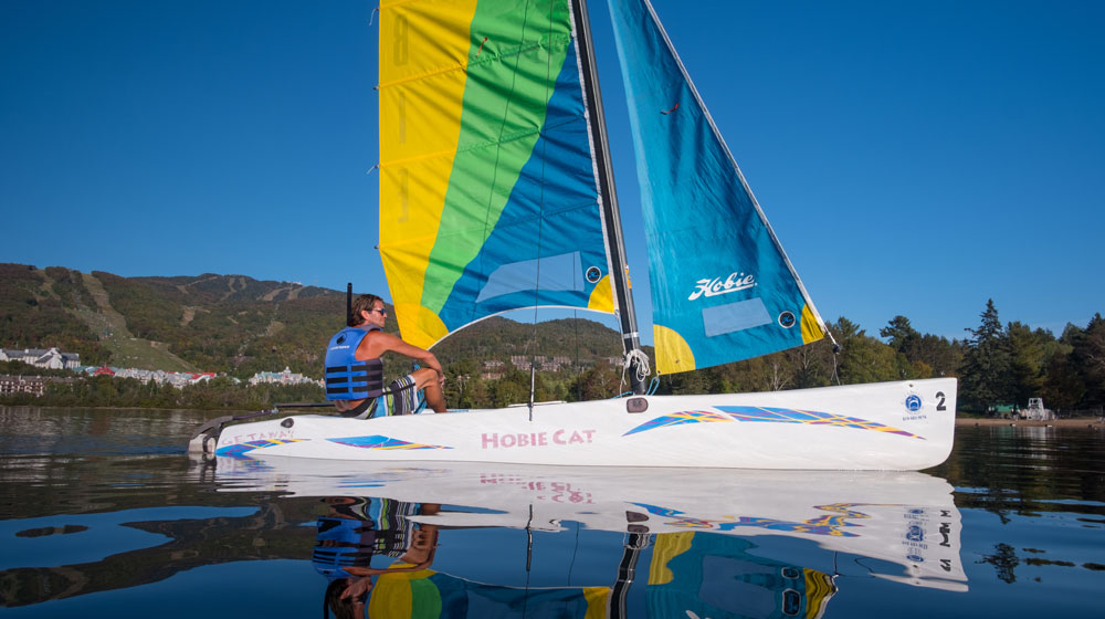 Activité de catamaran Hobie Cat sur le lac Tremblant
