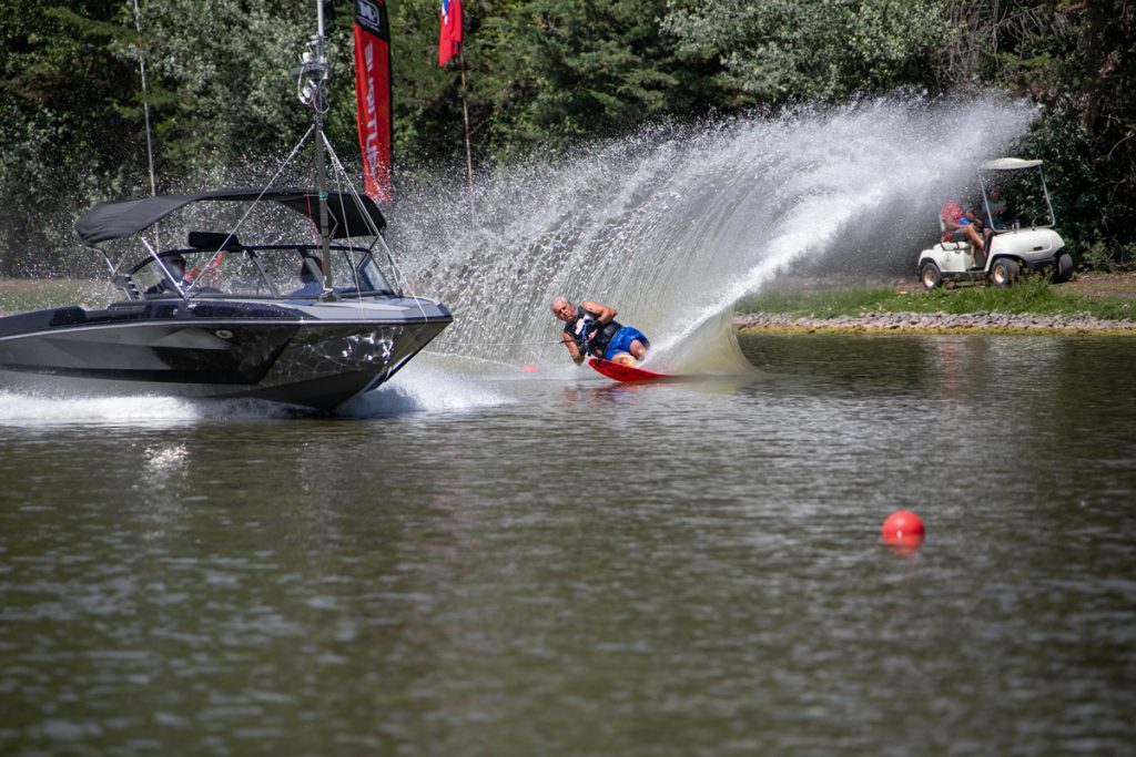 Pierre Plouffe durant Activité de ski nautique sur le lac Tremblant